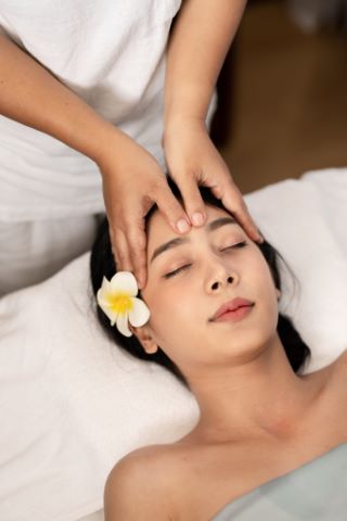 indian head massage chiangmai Makkha health and spa chiangmai massage Chiangmai