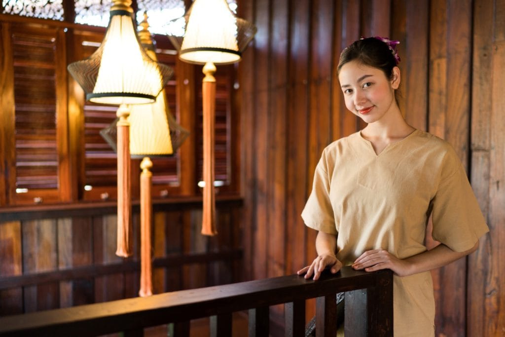 Smart Women Have a Great Experience to 5 stars spa massage at makkha spa chiangmai ancient house