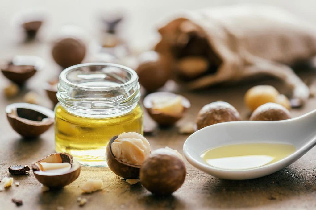 macadamia use to produce oil product suitable with oil massage