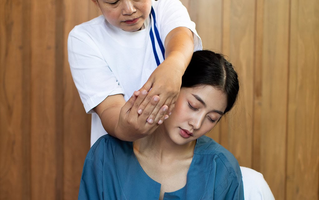 Thai massage by Makkha Spa Chiangmai-Bangkok