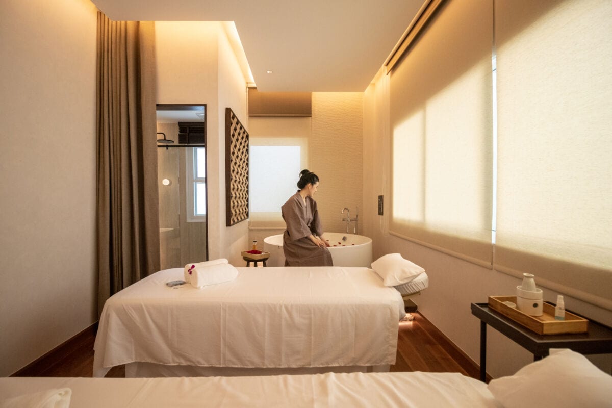 makkha spa sukhumbit 24 bangkok room with bathtub
