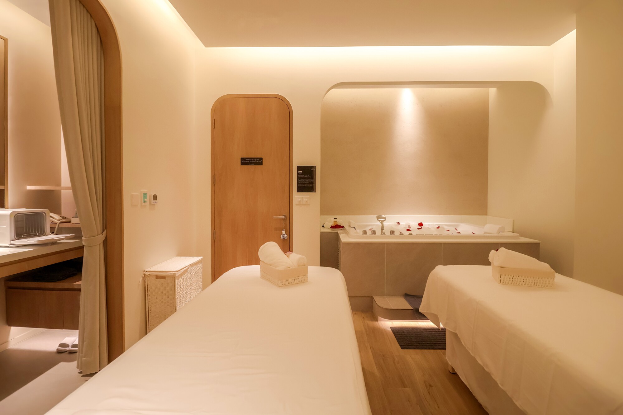 makkha spa ploenchit bangkok massage room