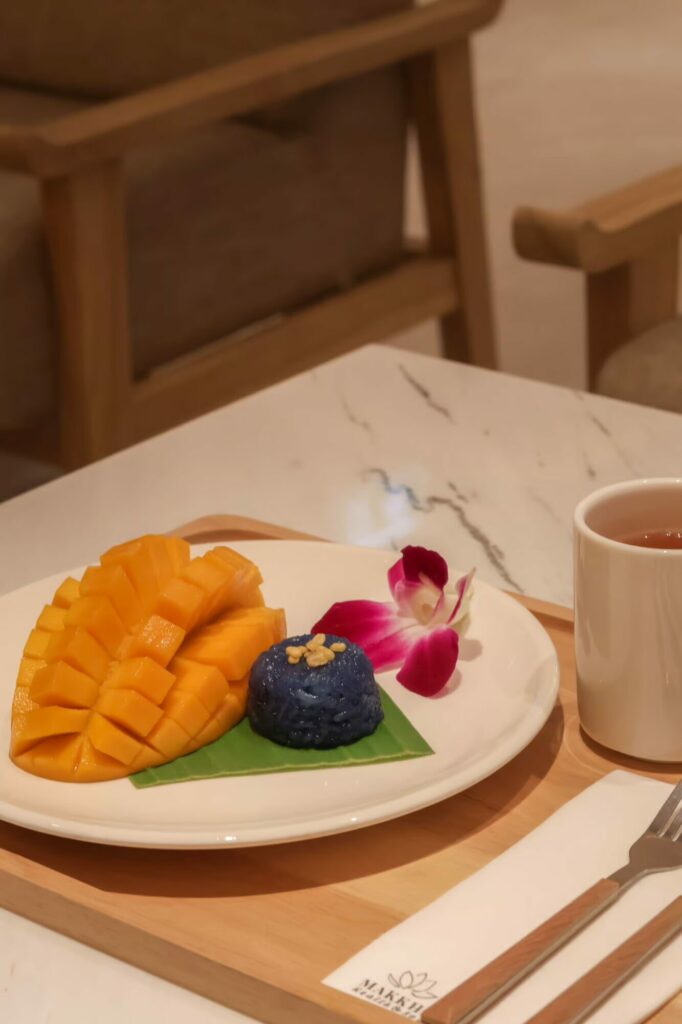 makkha-spa mango-sticky-rice thai-dessert blue-sticky-rice