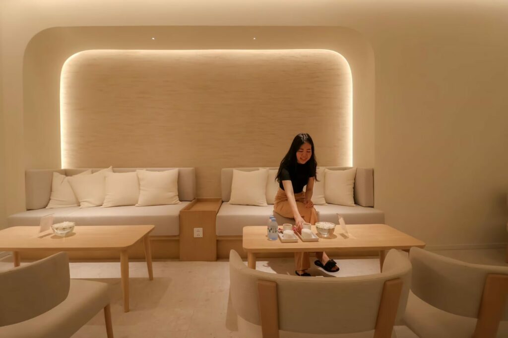 makkha-spa spa-lounge minimalist-interior waiting-area