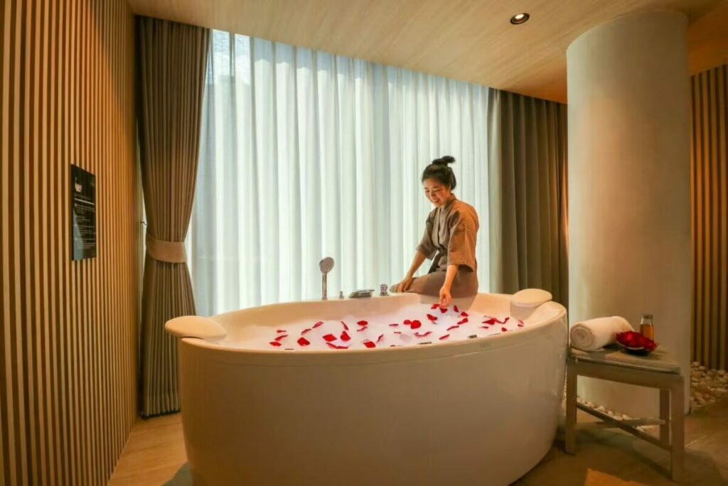 makkha-spa spa-treatment rose-bath luxury-relaxation