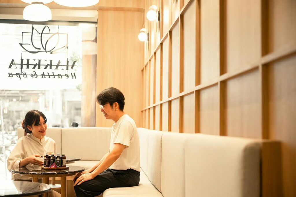 makkha-spa cafe-interior customer-service healthy-drinks