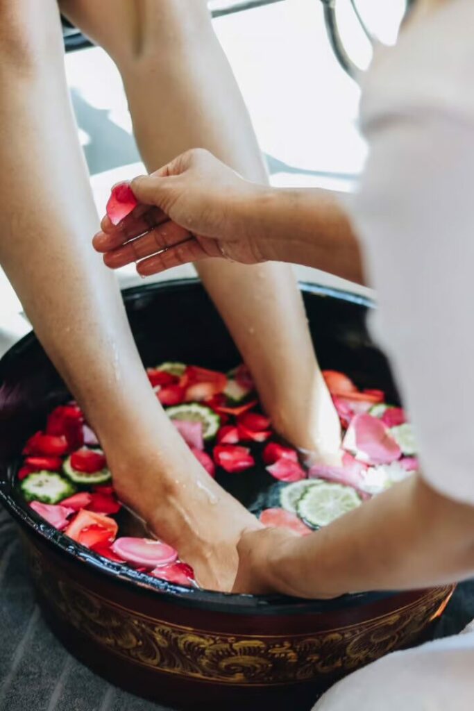 makkha-spa foot-spa pedicure rose-petals