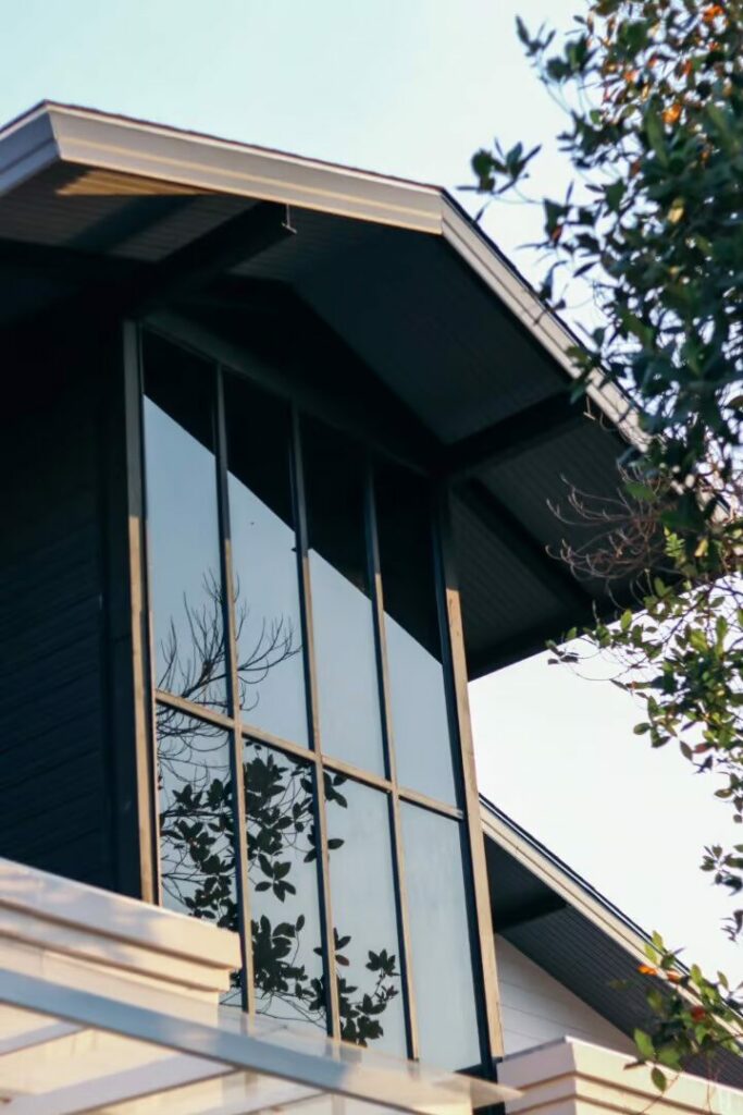 makkha-spa modern-architecture glass-facade steep-roof