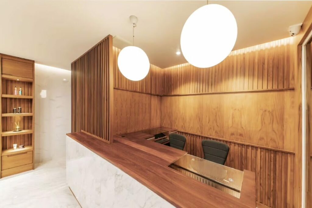 makkha-spa reception-desk spa-interior-design wood-slat-wall