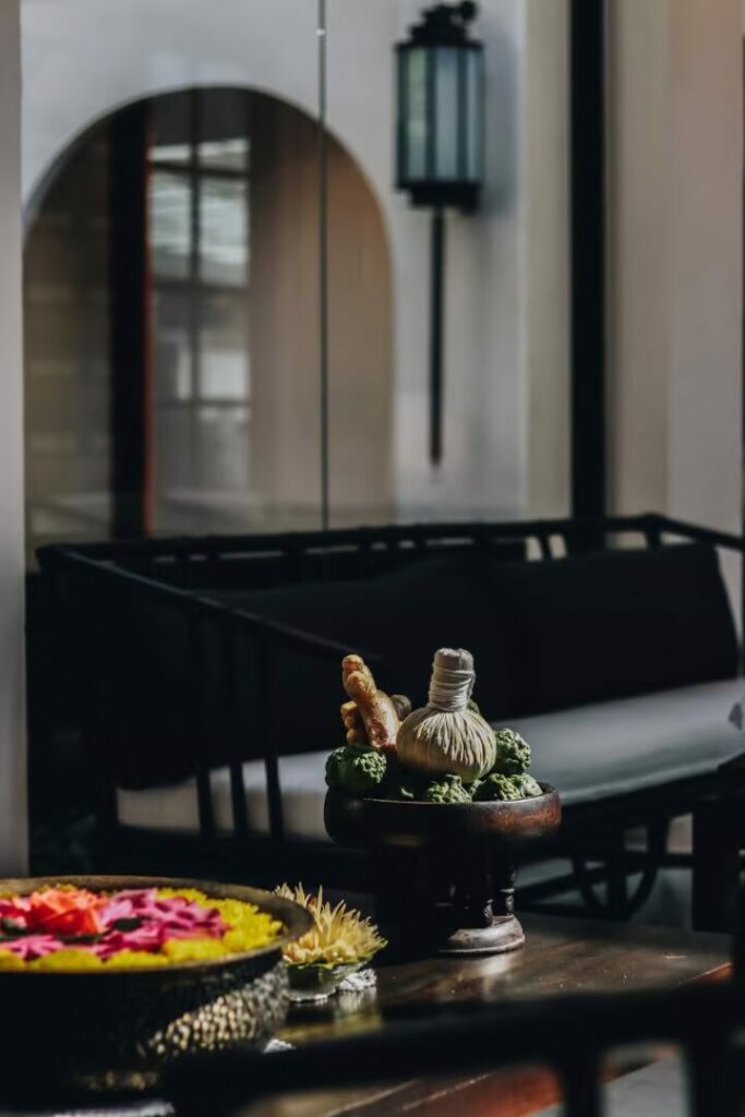 makkha-spa spa-massage herbal-compress thai-wellness