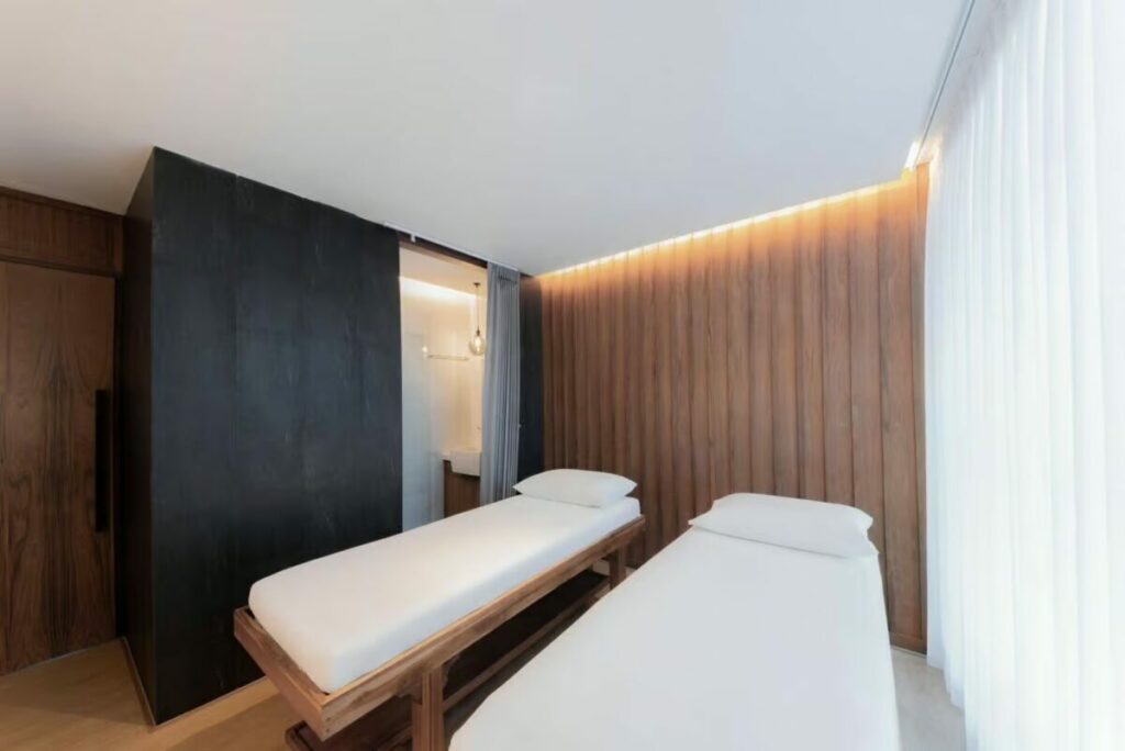 makkha-spa spa-room massage-tables wellness-center