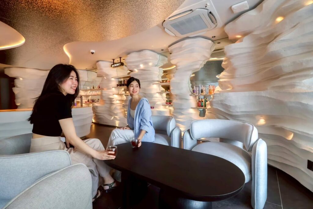 makkha-spa spa-lounge modern-interior-design beauty-products